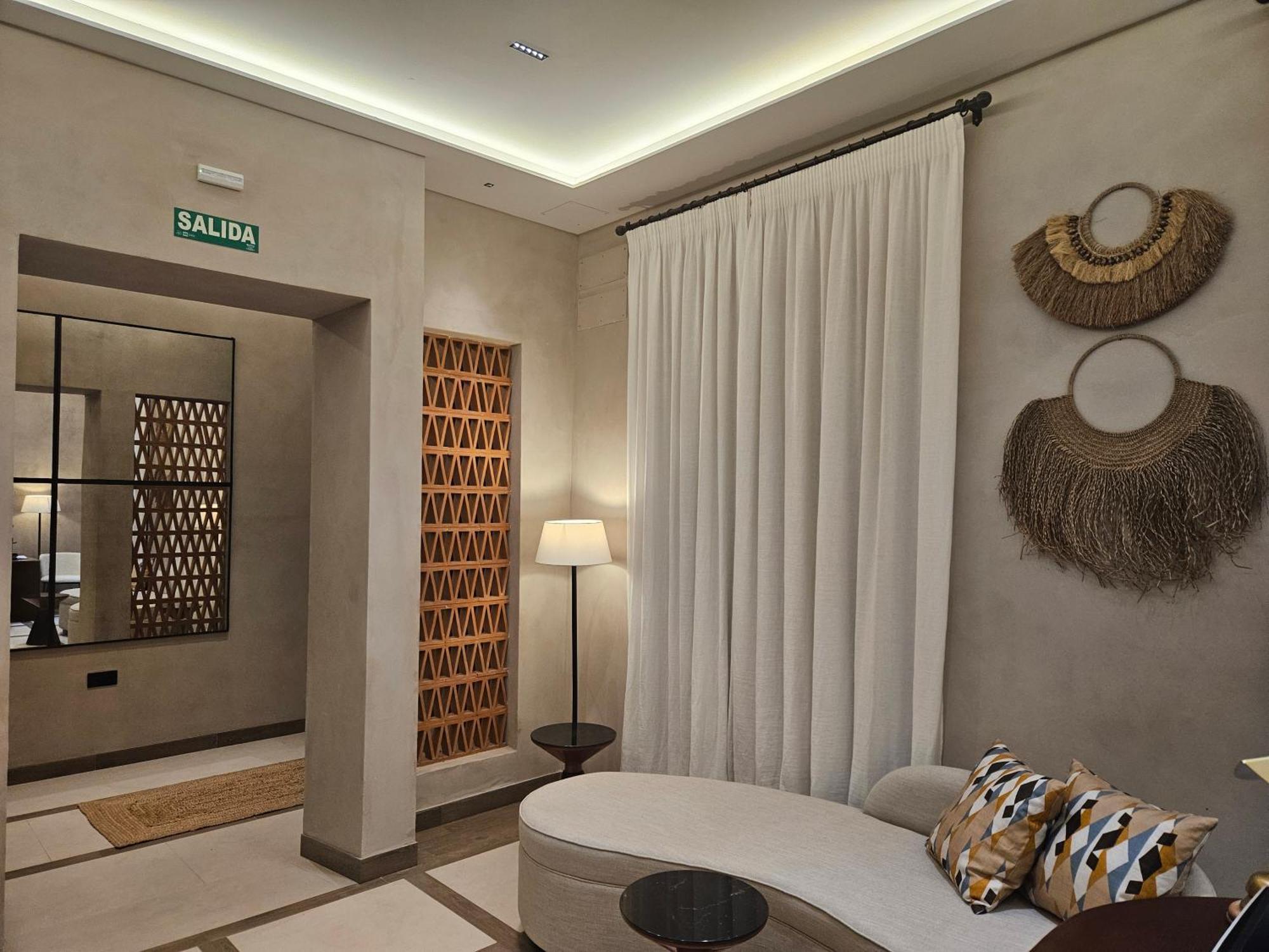Puerta De La Ribera Suites — Photos 3