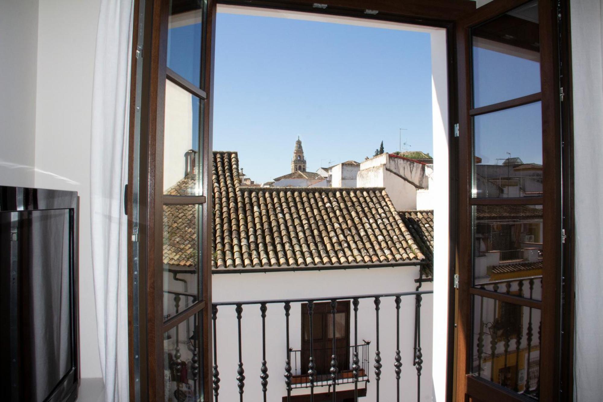 Puerta De La Ribera Suites — Photos 2
